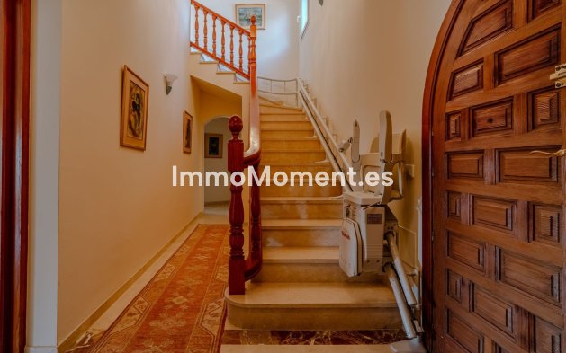 Resale - Villa - El Paraiso - New Golden Mile