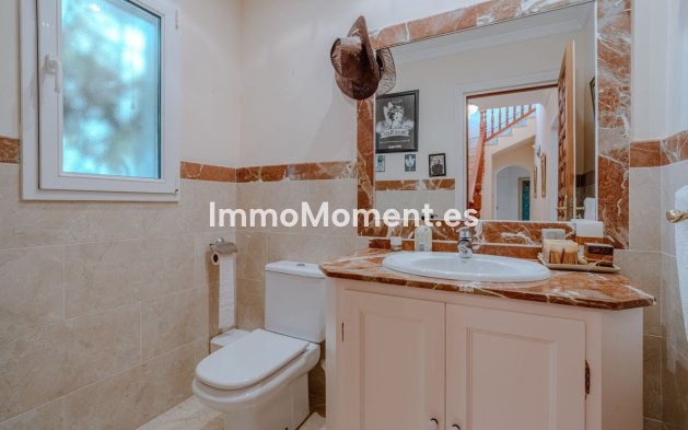 Resale - Villa - El Paraiso - New Golden Mile