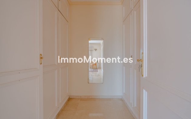 Resale - Villa - El Paraiso - New Golden Mile