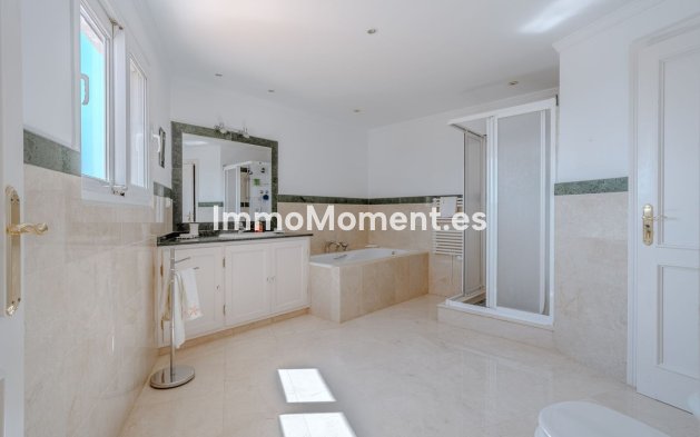 Resale - Villa - El Paraiso - New Golden Mile