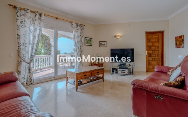 Resale - Villa - El Paraiso - New Golden Mile