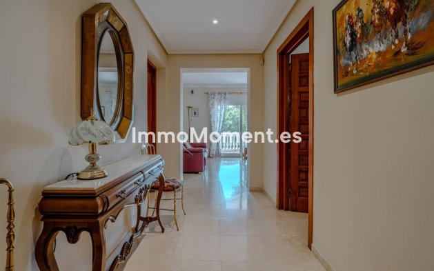 Resale - Villa - El Paraiso - New Golden Mile