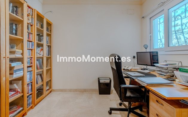 Resale - Villa - El Paraiso - New Golden Mile