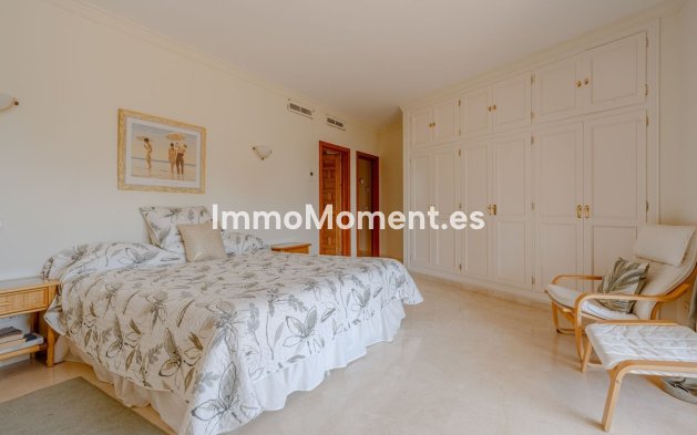Resale - Villa - El Paraiso - New Golden Mile