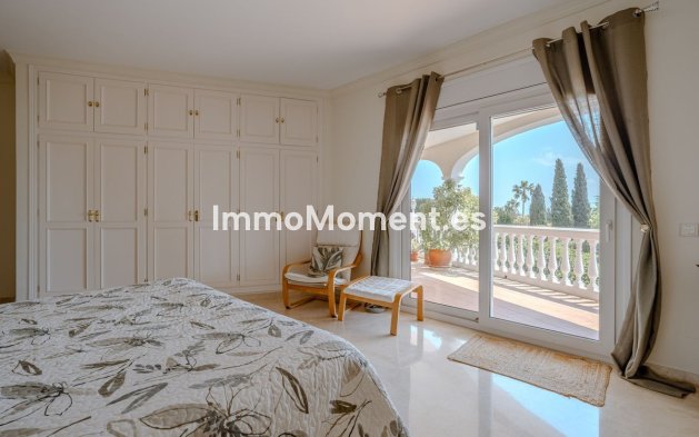 Resale - Villa - El Paraiso - New Golden Mile