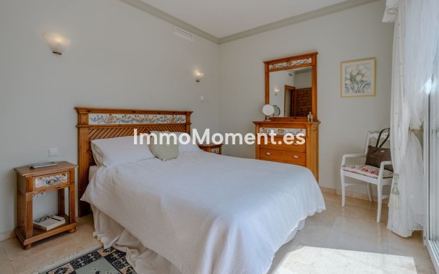 Resale - Villa - El Paraiso - New Golden Mile