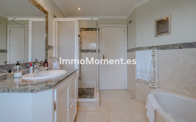 Resale - Villa - El Paraiso - New Golden Mile