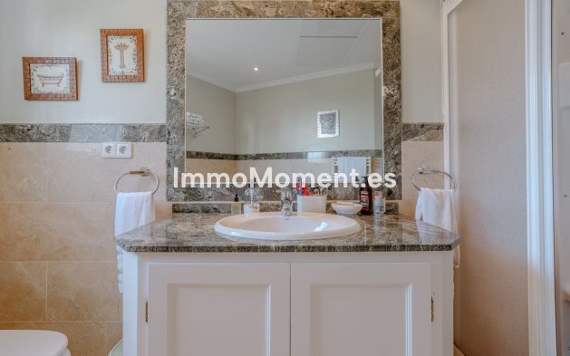Resale - Villa - El Paraiso - New Golden Mile