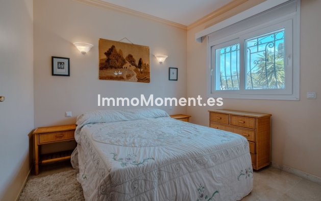 Resale - Villa - El Paraiso - New Golden Mile