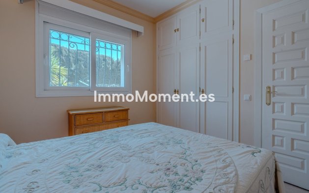 Resale - Villa - El Paraiso - New Golden Mile