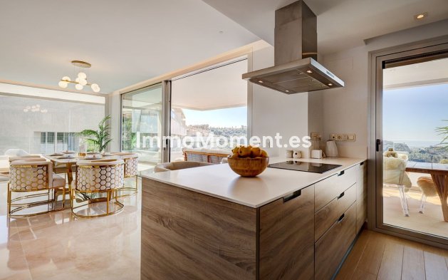 Resale - Apartment - Benahavís - Benahavís Centro
