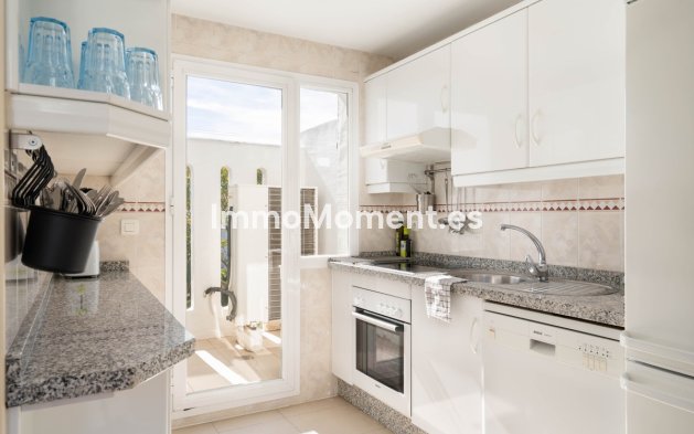 Resale - Apartment - Marbella - Nueva Andalucía