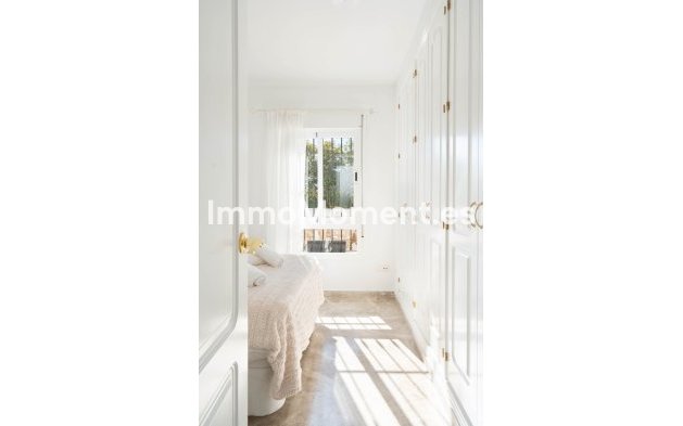 Resale - Apartment - Marbella - Nueva Andalucía