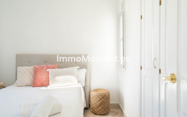 Resale - Apartment - Marbella - Nueva Andalucía