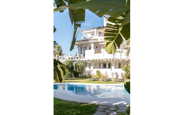 Resale - Apartment - Marbella - Nueva Andalucía