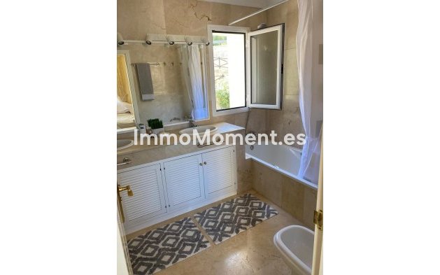 Resale - Apartment - Marbella - Elviria