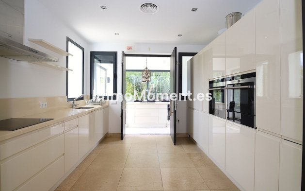 Revente - Villa - Marbella - Nueva Andalucía