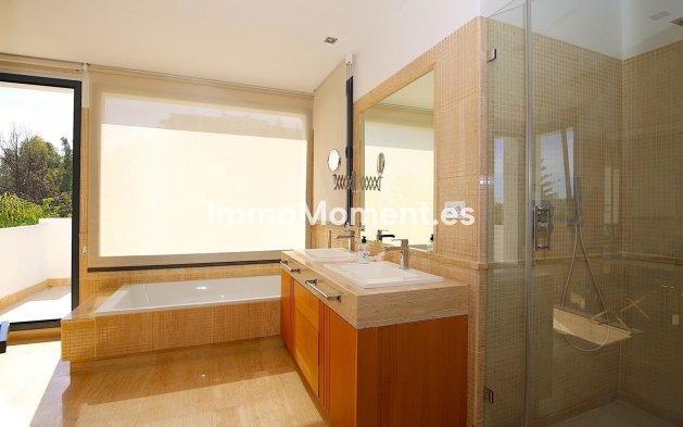 Revente - Villa - Marbella - Nueva Andalucía