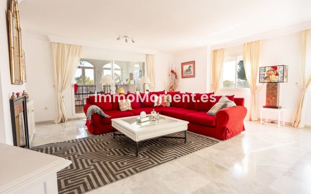 Resale - Apartment - Estepona - Atalaya
