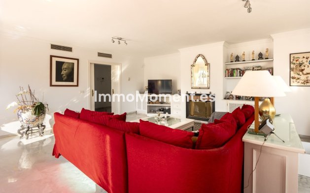 Resale - Apartment - Estepona - Atalaya