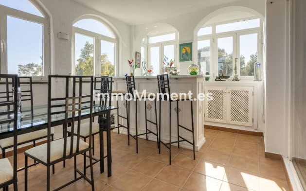 Resale - Apartment - Estepona - Atalaya