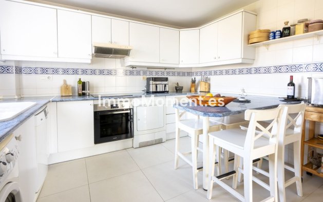 Resale - Apartment - Estepona - Atalaya