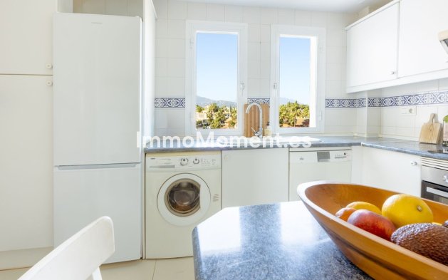 Resale - Apartment - Estepona - Atalaya