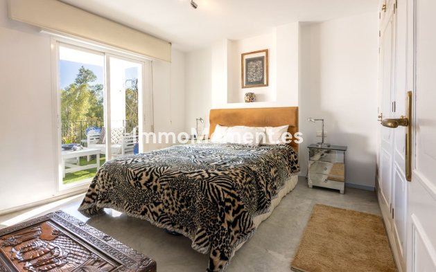 Resale - Apartment - Estepona - Atalaya