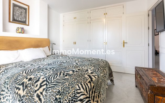 Resale - Apartment - Estepona - Atalaya