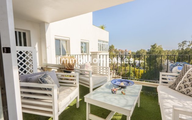 Resale - Apartment - Estepona - Atalaya