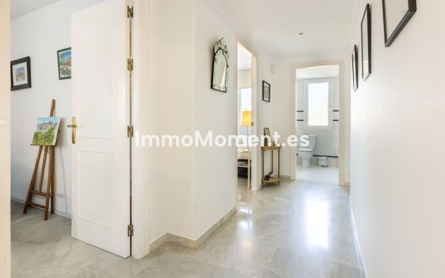 Resale - Apartment - Estepona - Atalaya