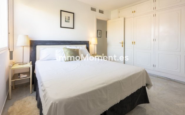 Resale - Apartment - Estepona - Atalaya