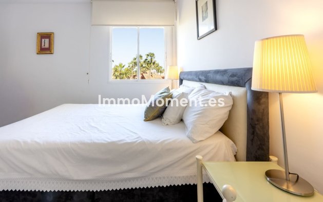 Resale - Apartment - Estepona - Atalaya