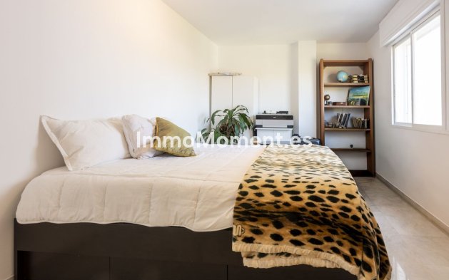 Resale - Apartment - Estepona - Atalaya