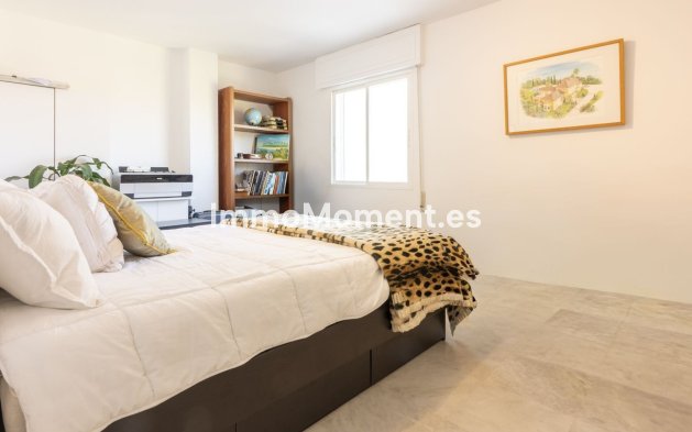 Resale - Apartment - Estepona - Atalaya