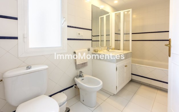 Resale - Apartment - Estepona - Atalaya