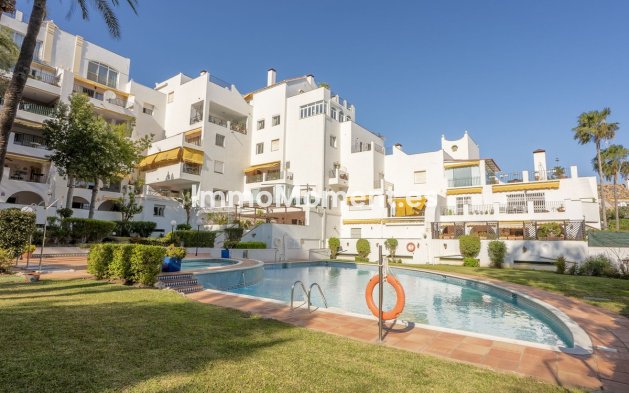 Resale - Apartment - Estepona - Atalaya