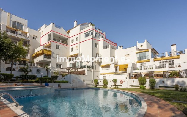 Resale - Apartment - Estepona - Atalaya