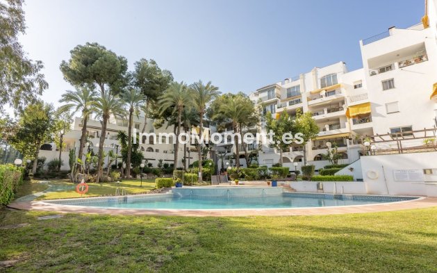 Resale - Apartment - Estepona - Atalaya