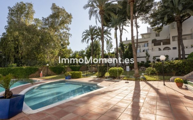 Resale - Apartment - Estepona - Atalaya