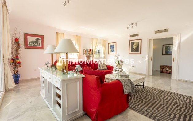 Resale - Apartment - Estepona - Atalaya