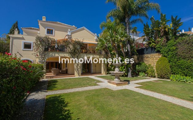 Resale - Villa - El Paraiso - New Golden Mile