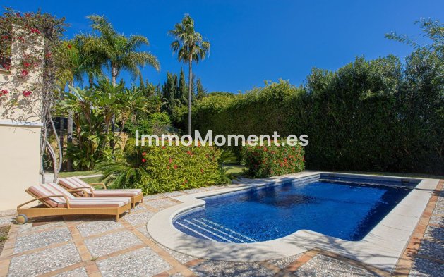 Resale - Villa - El Paraiso - New Golden Mile