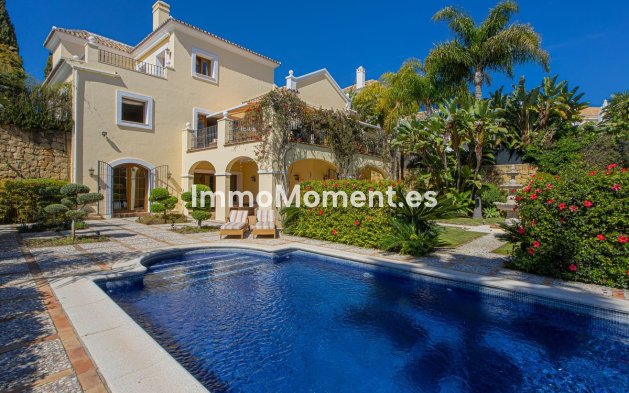Resale - Villa - El Paraiso - New Golden Mile