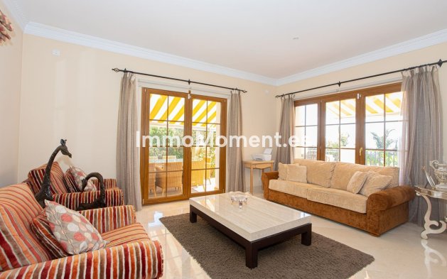 Resale - Villa - El Paraiso - New Golden Mile