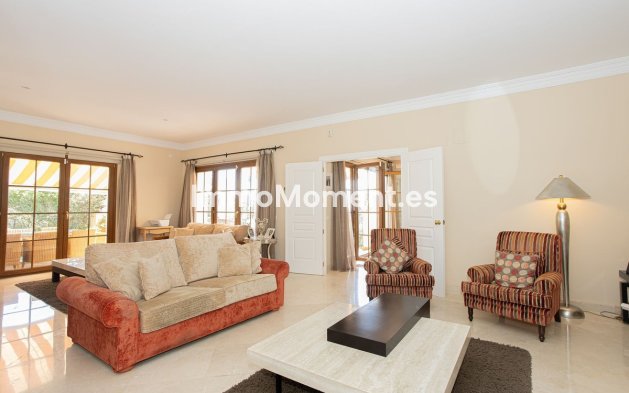 Resale - Villa - El Paraiso - New Golden Mile