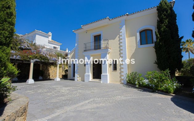 Resale - Villa - El Paraiso - New Golden Mile