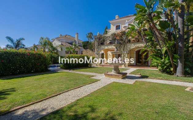 Resale - Villa - El Paraiso - New Golden Mile