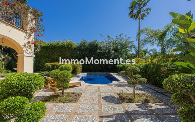 Resale - Villa - El Paraiso - New Golden Mile