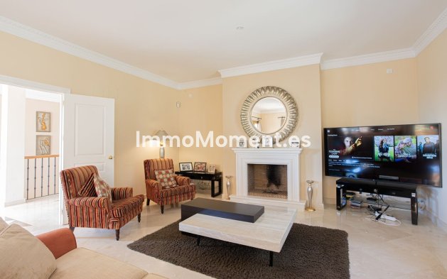 Resale - Villa - El Paraiso - New Golden Mile